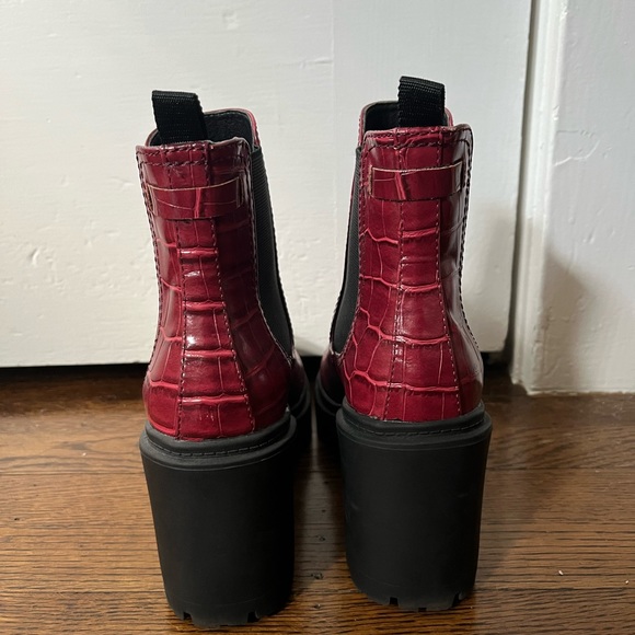Red crocodile skin urban outfitters boots - Picture 2 of 4